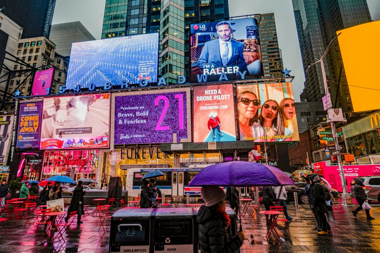 Indoor & Outdoor Advertising in the Era of Digital Transformation