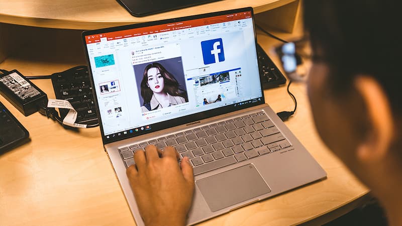 PowerPoint Digital Signage: Pros and Cons!