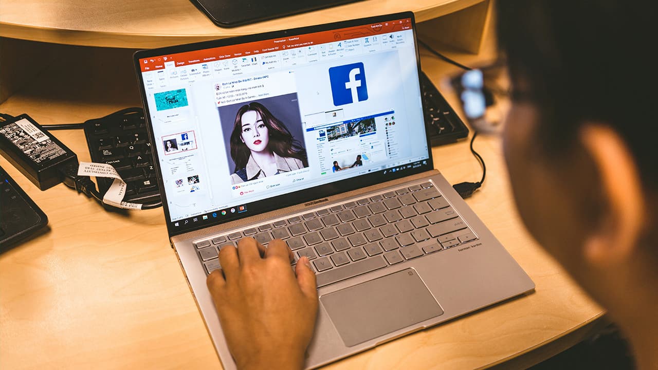 PowerPoint Digital Signage: Pros and Cons!