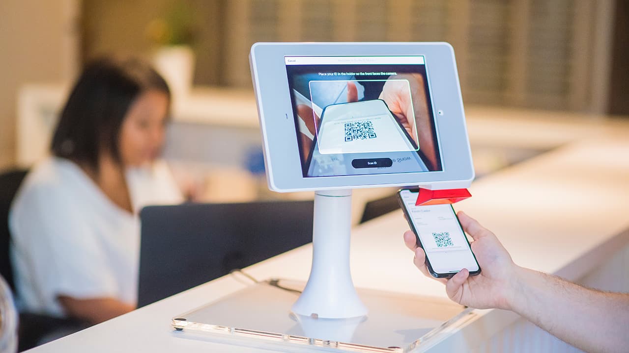 Tips to Improve Customer Experience Using Digital Signage