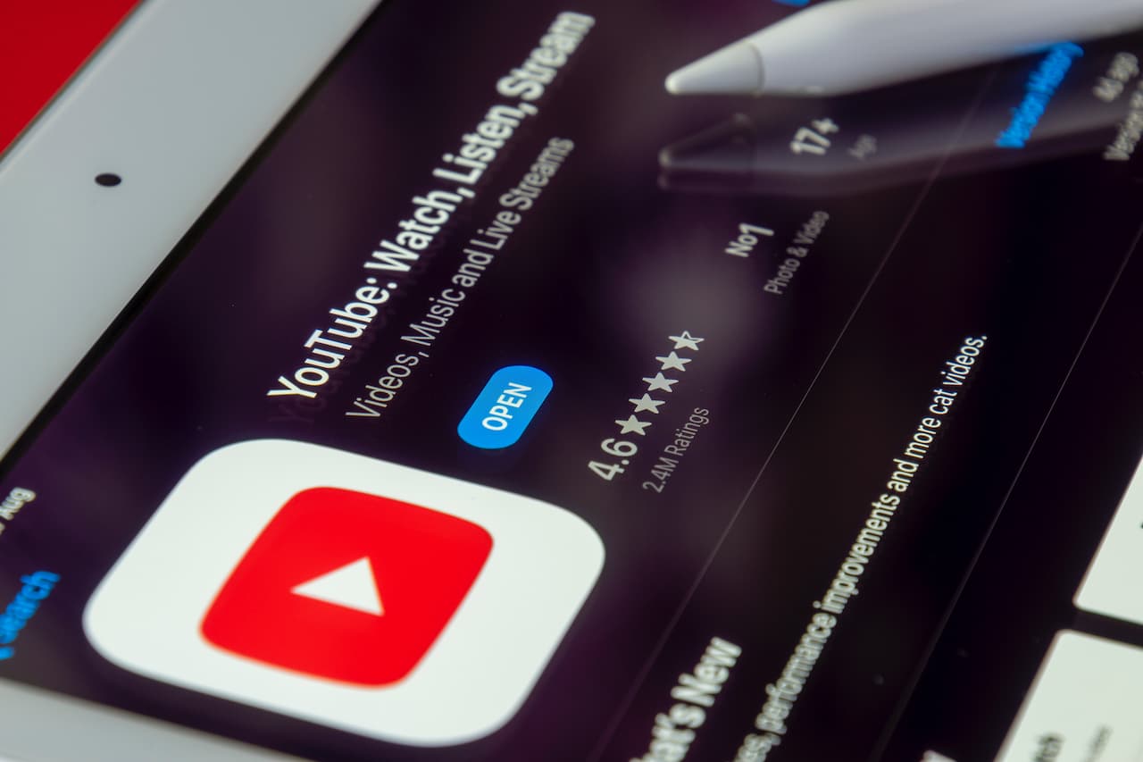 Youtube Live Streams On Your Digital Signage