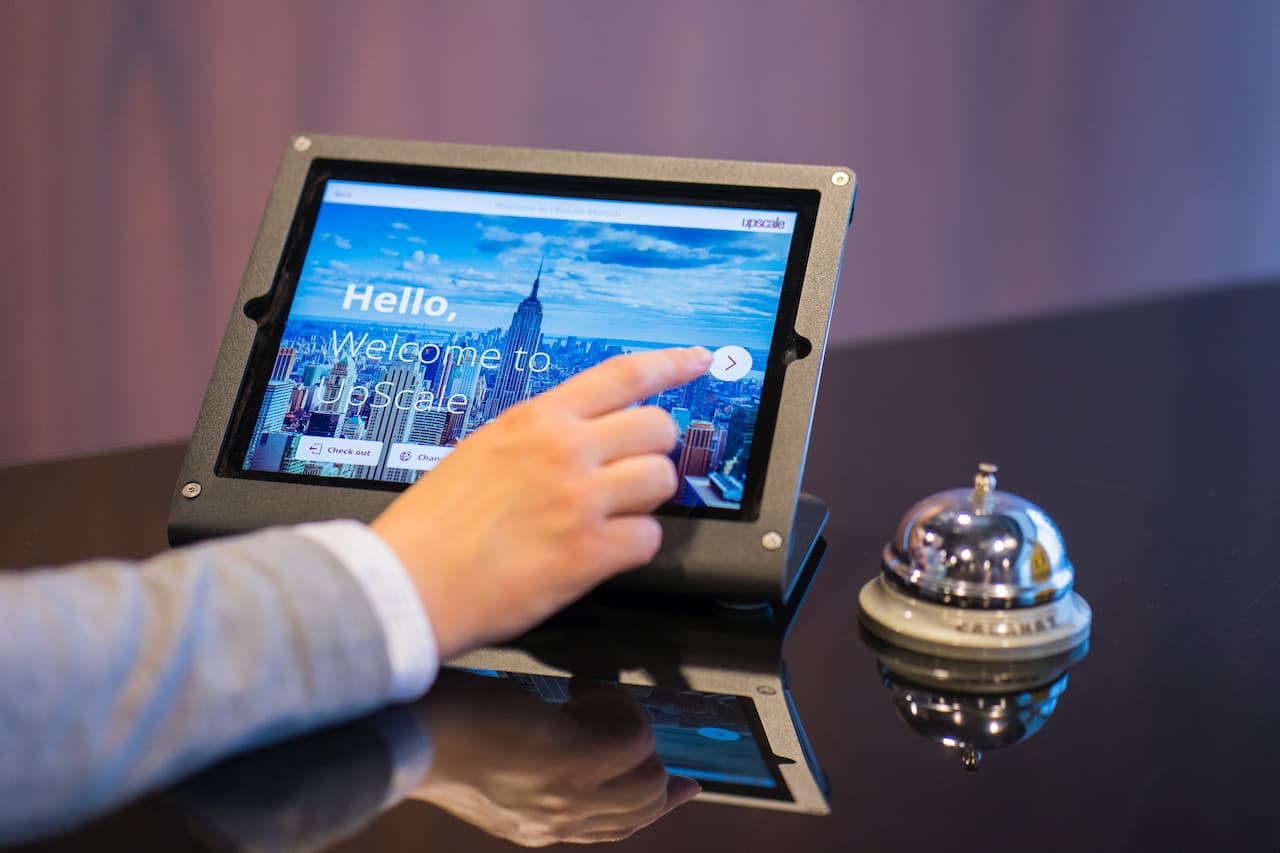 5 Tips to Create Your Hotel Digital Signage Strategy
